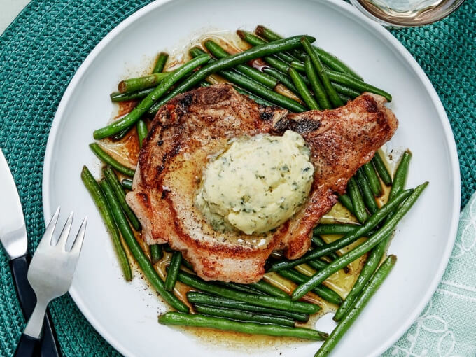 Keto Pork Chops With Green Beans And Garlic Butter